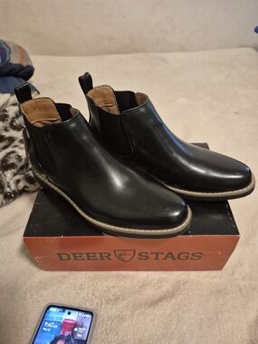Deer Stags Men’s Black Leather Chukka Boots with Tan Lining